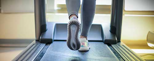 runner on a treadmill at the best time to exercise