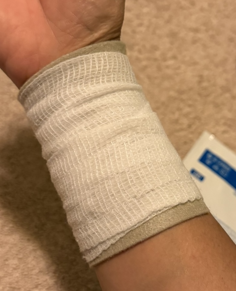 silver alginate sheet wrapped with gauze