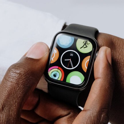 Pressing the button on apple watch on wrist with shortcuts displayed